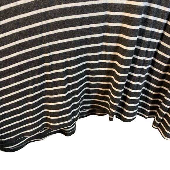 Lovely Souls Gray Long top flared on bottom Size 3X - Picture 8 of 8